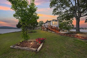 Lakeside Retreat On Neely Henry Lake 1 Bedroom Villa by RedAwning