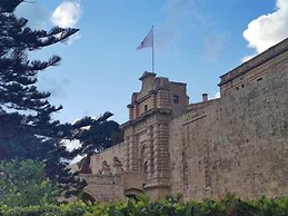 Rabat l.o. MDINA-THE BEDROOM-TUB
