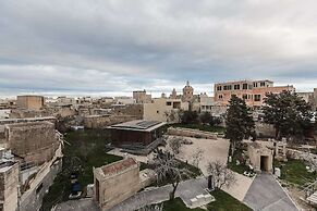 Rabat l.o. MDINA-THE BEDROOM-TUB