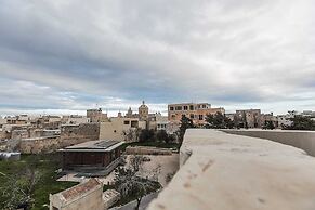 Rabat l.o. MDINA-THE BEDROOM-TUB