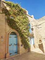 Rabat l.o. MDINA-THE BEDROOM-TUB