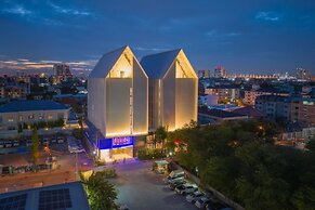 Blue Hippo Hotel
