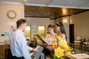 Golden Lotus Luxury Hotel Da Nang