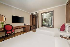 Golden Lotus Luxury Hotel Da Nang