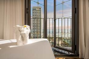 Golden Lotus Luxury Hotel Da Nang