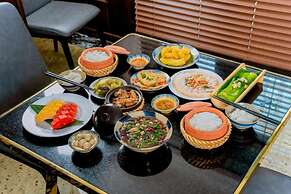 Golden Lotus Luxury Hotel Da Nang