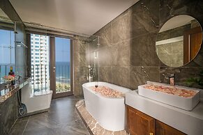 Golden Lotus Luxury Hotel Da Nang