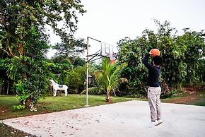 Banlaw Pool & Garden