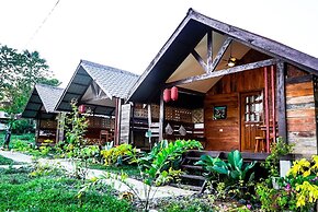 Banlaw Pool & Garden