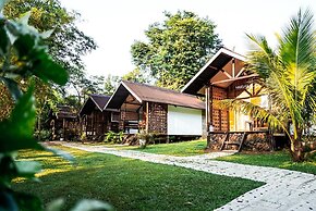 Banlaw Pool & Garden