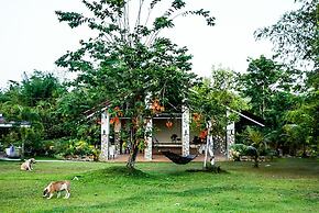 Banlaw Pool & Garden