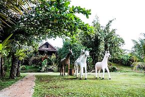 Banlaw Pool & Garden