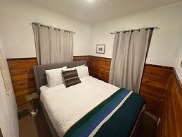 Three Pines Cabins Lodge