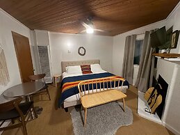 Three Pines Cabins Lodge