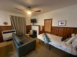 Three Pines Cabins Lodge