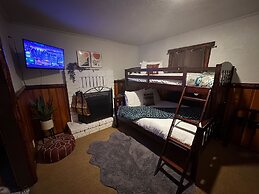 Three Pines Cabins Lodge