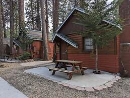 Three Pines Cabins Lodge