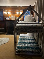 Three Pines Cabins Lodge