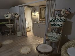 Sanmao Desert Luxury Camp