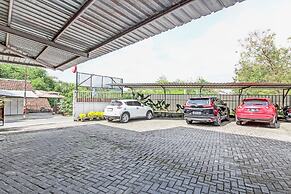 Super OYO Collection O 90253 DHelomi