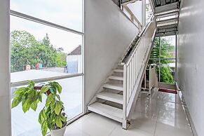 Super OYO Collection O 90253 DHelomi