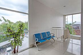 Super OYO Collection O 90253 DHelomi