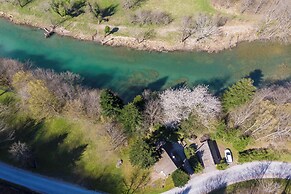 Fani's Riverside Cottage