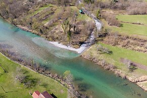 Fani's Riverside Cottage
