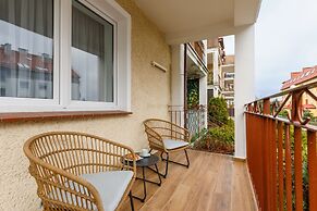 Rozana Zieleniewo Apartment by Renters