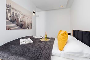 Rozana Zieleniewo Apartment by Renters