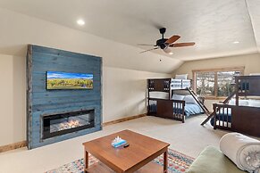 Cherry Drive 4 Bedroom Home by RedAwning