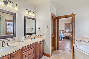 Cherry Drive 4 Bedroom Home by RedAwning