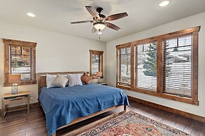 Cherry Drive 4 Bedroom Home by RedAwning