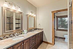 Cherry Drive 4 Bedroom Home by RedAwning