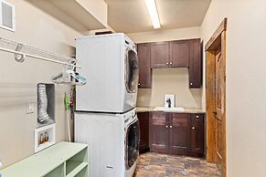 Cherry Drive 4 Bedroom Home by RedAwning