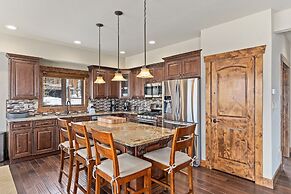 Cherry Drive 4 Bedroom Home by RedAwning