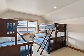 Cherry Drive 4 Bedroom Home by RedAwning