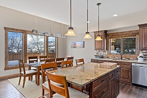 Cherry Drive 4 Bedroom Home by RedAwning