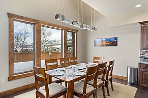 Cherry Drive 4 Bedroom Home by RedAwning