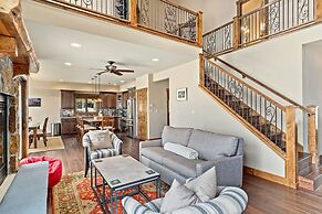 Cherry Drive 4 Bedroom Home by RedAwning