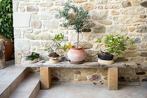 Arodamos Apartments & Studios