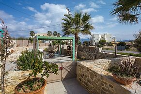 Arodamos Apartments & Studios