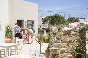 Arodamos Apartments & Studios