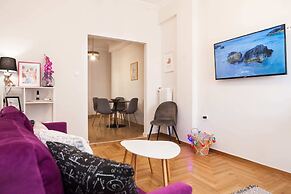 Modern New Apt next To Metaxourgeio