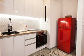 Modern New Apt next To Metaxourgeio