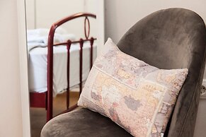 Modern New Apt next To Metaxourgeio