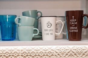 Modern New Apt next To Metaxourgeio