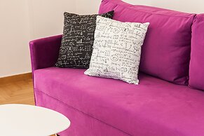 Modern New Apt next To Metaxourgeio