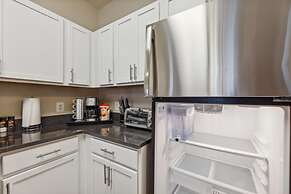 Stylish 1 BR Apartment w Movie Theater