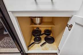 Stylish 1 BR Apartment w Movie Theater